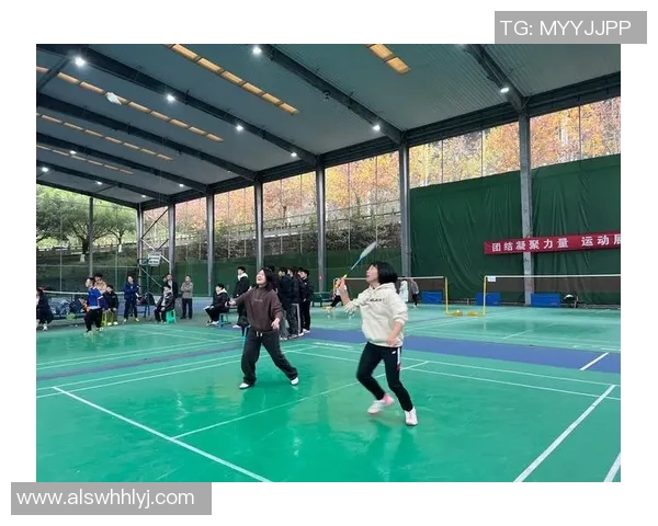 南京羽毛球队与成都羽毛球队赛后复盘分析比赛经验与战术调整