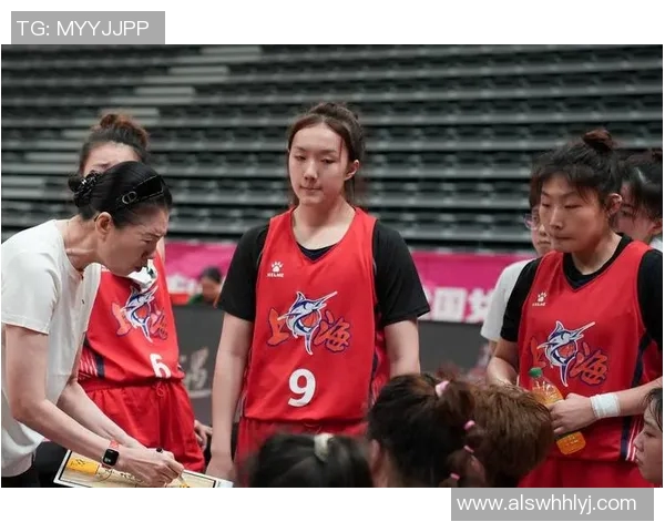 康涅狄克太阳与芝加哥天空的精彩对决展现女篮魅力与竞争精神