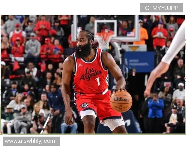 火箭队与快船队比赛精彩瞬间及赛况分析