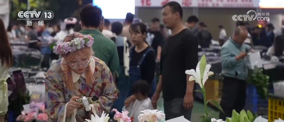 金年会信誉至上芳香“夜经济”一起繁花燃动消耗热力 定制化拍卖旅客“试试鲜”(图3)